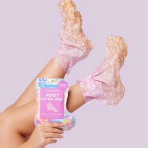 Vitamasques Ultra Peel Exfoliating Foot Mask with Coconut & Pineapple Extract